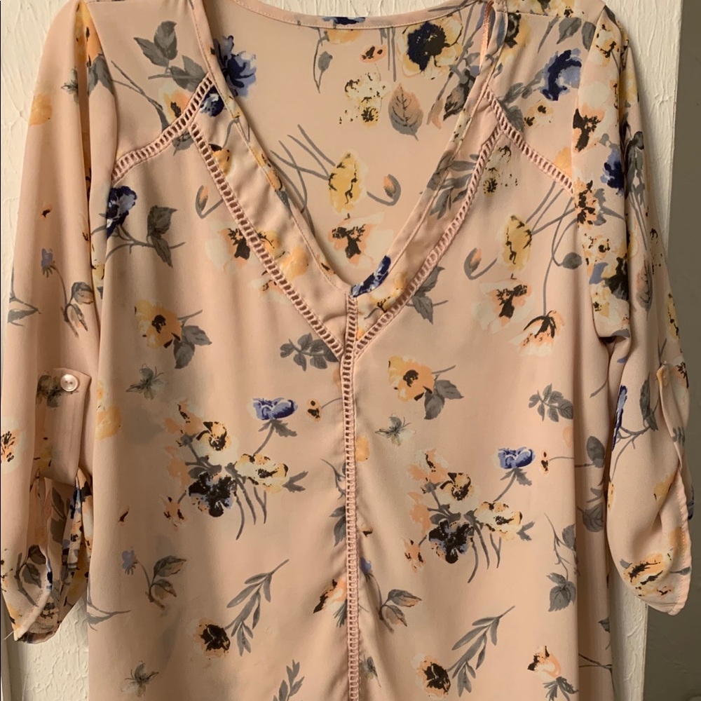 Cute floral shirt, size xs